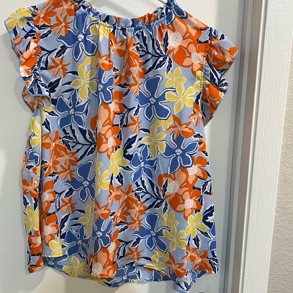 Ces Femme *** Floral Print Blouse with Ruffled Sleeves